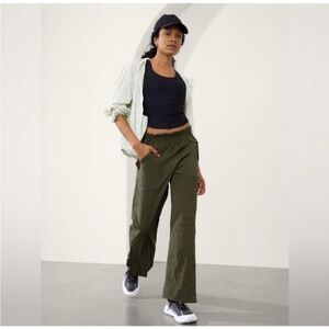 Athleta Trekkie Parachute Pant Dark Green Relaxed size 8 wide leg
